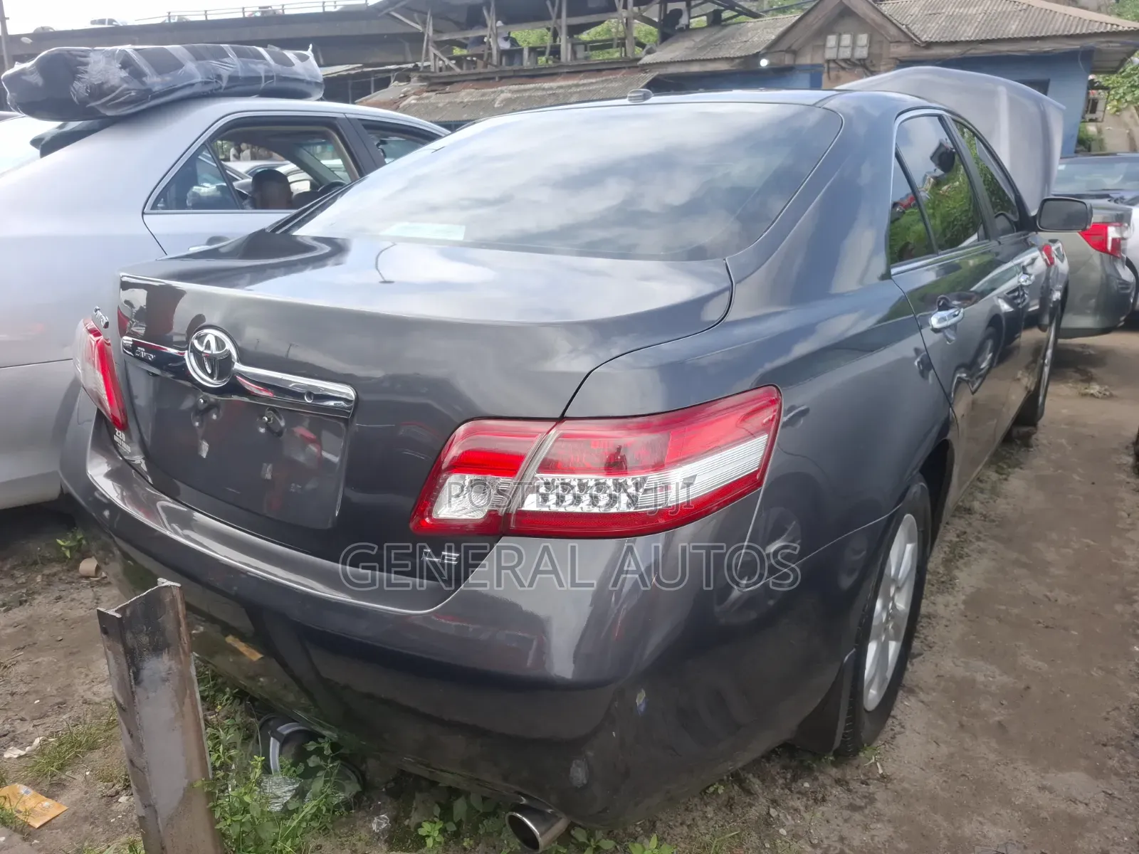 Toyota Camry LE 4dr Sedan (2.5L 4cyl 6A) 2011 Gray