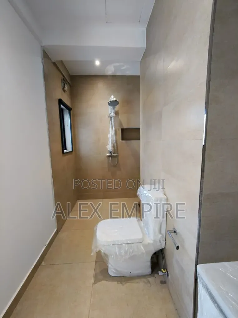 2bdrm Apartment in Lekki Phase 1 for rent