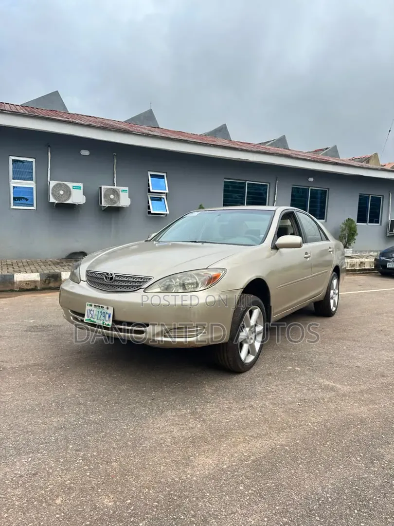Toyota Camry 2004 Gold