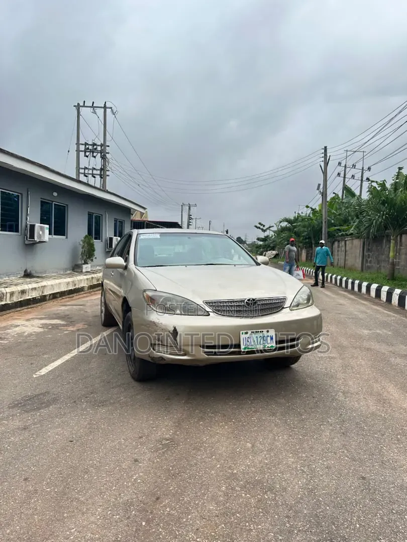 Toyota Camry 2004 Gold