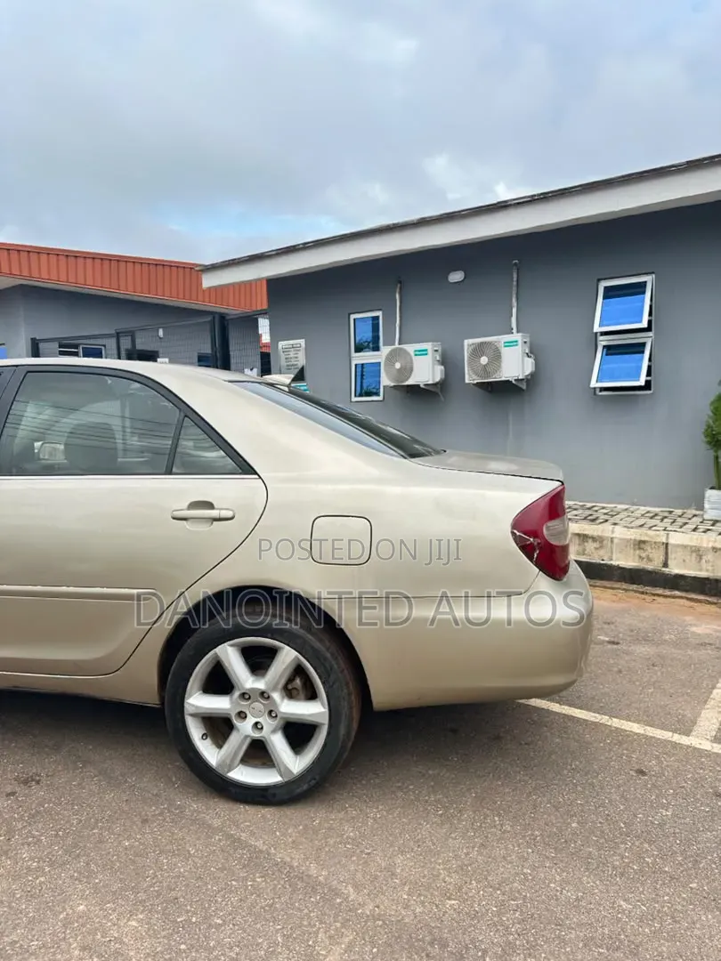 Toyota Camry 2004 Gold