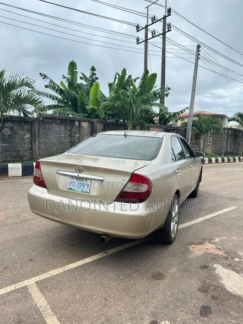 Toyota Camry 2004 Gold