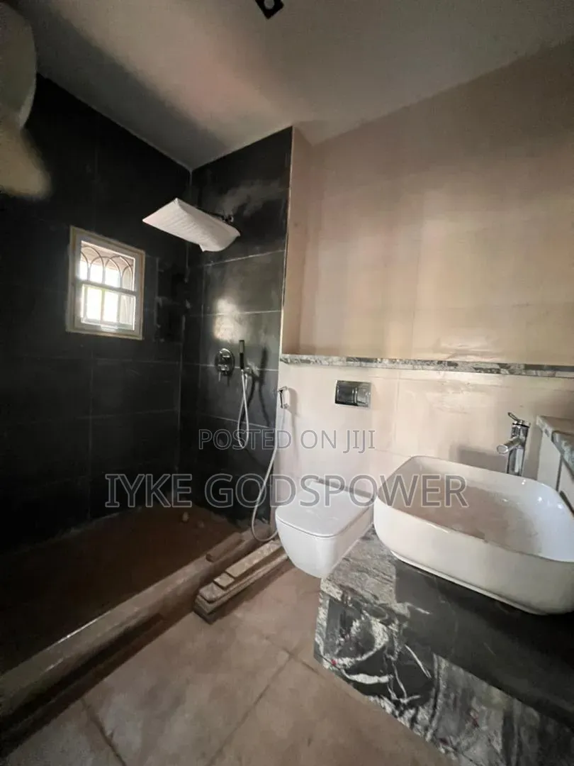 3bdrm Block of Flats in Kaura for sale