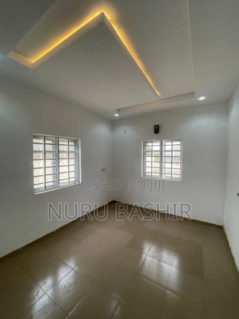 3bdrm Bungalow in Ireakari, Akala Express for rent