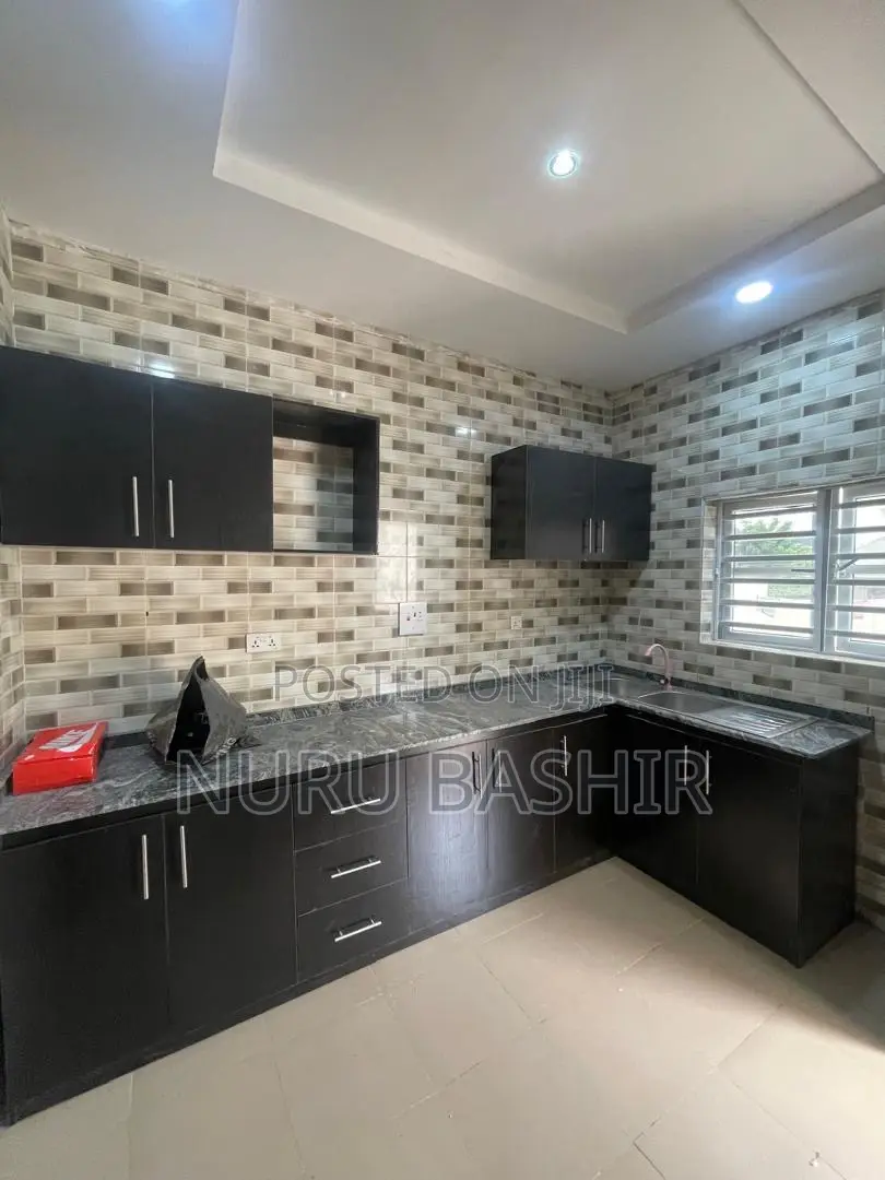 3bdrm Bungalow in Ireakari, Akala Express for rent