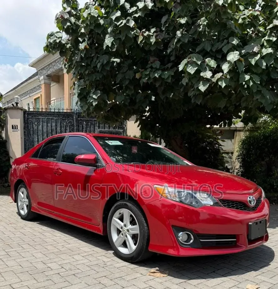 Toyota Camry SE 4dr Sedan (2.5L 4cyl 6A) 2013 Red
