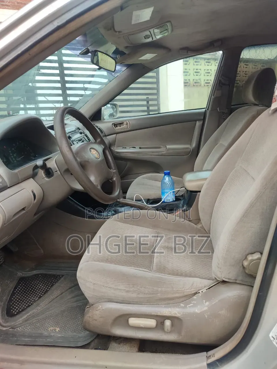 Toyota Camry LE 4dr Sedan (2.4L 4cyl 5M) 2004 Silver