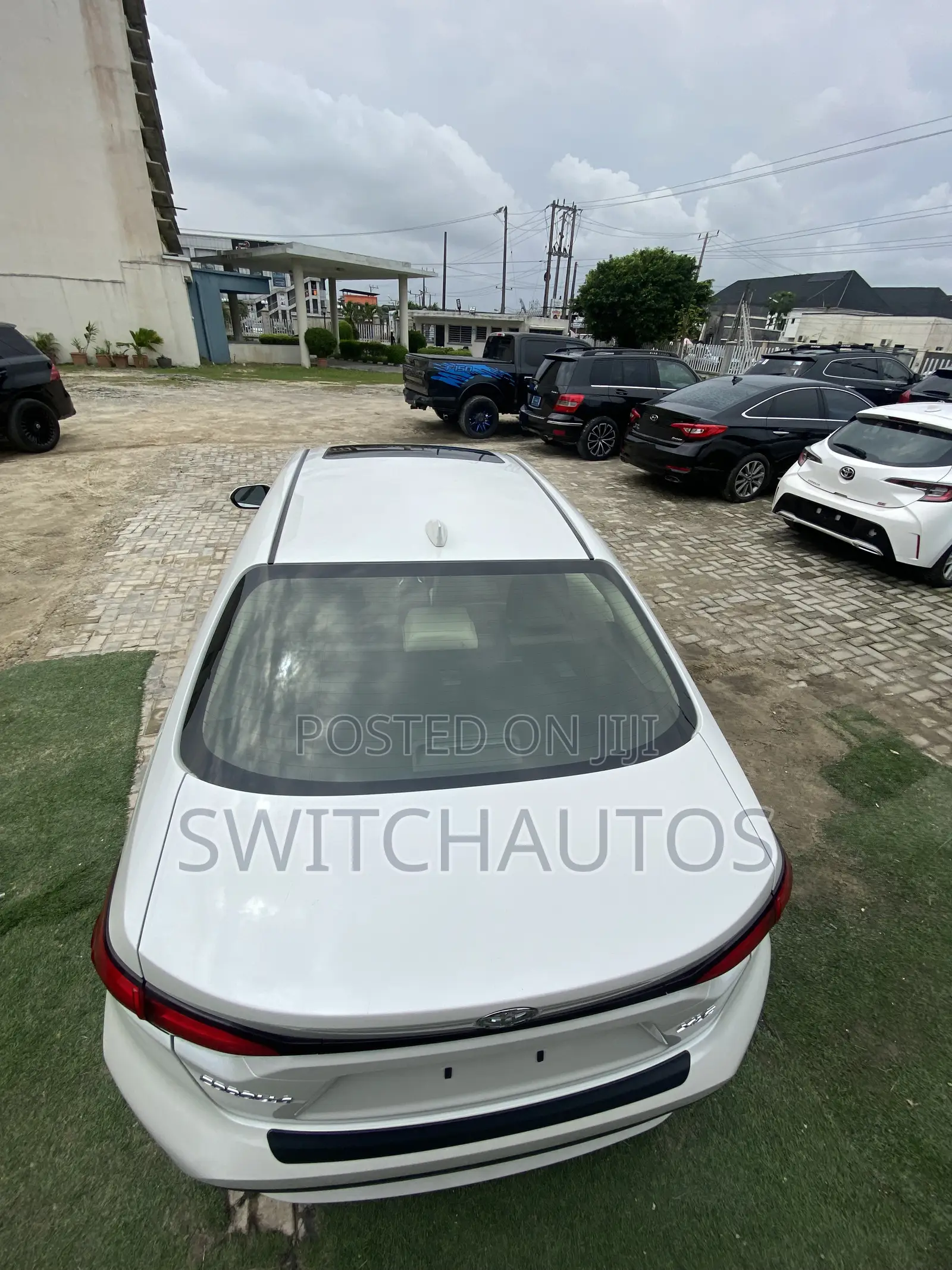 Toyota Corolla XLE 2020 White