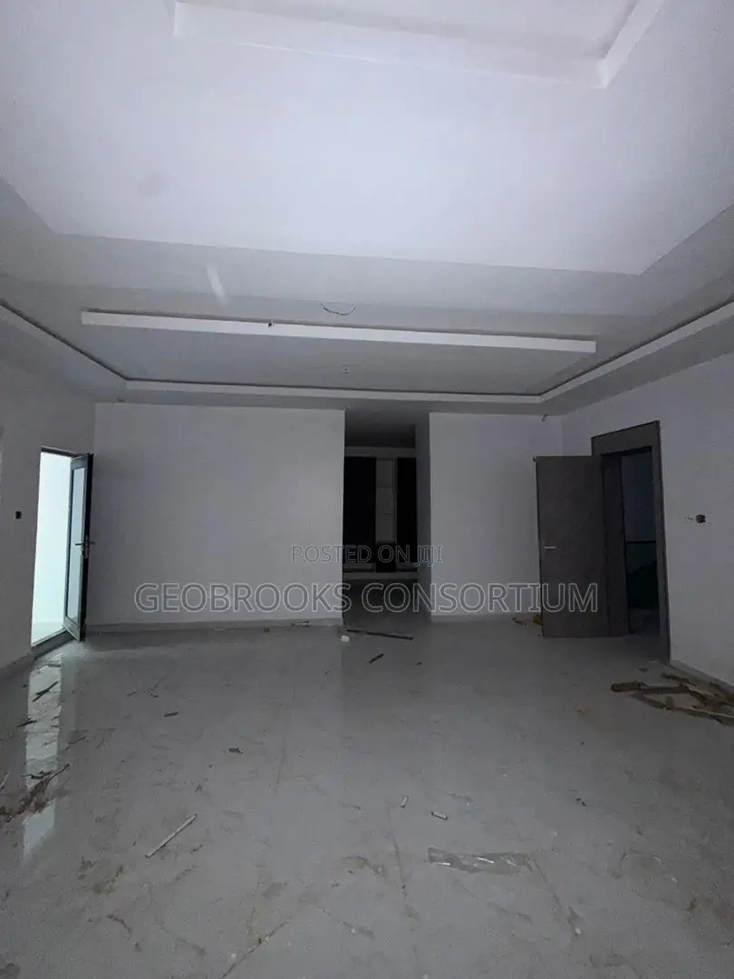 4bdrm Duplex in Aerodrome Gra, Samonda for sale