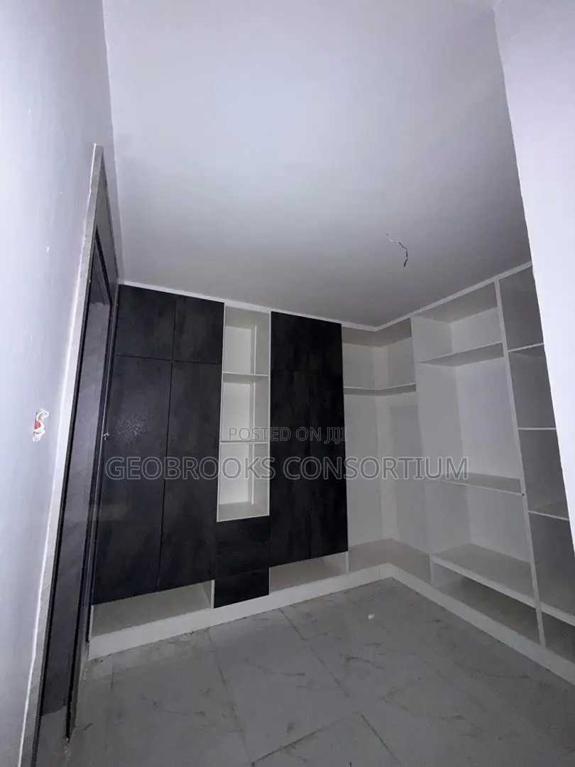 4bdrm Duplex in Aerodrome Gra, Samonda for sale