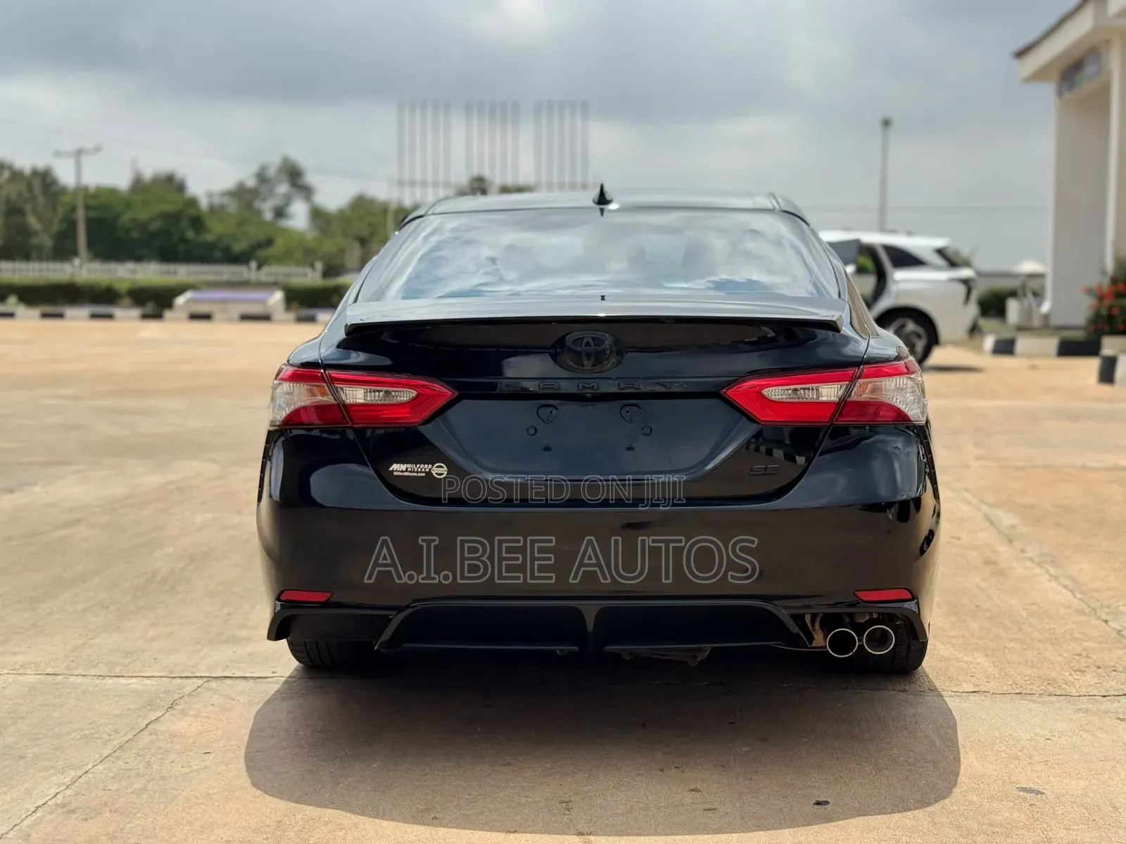 Toyota Camry SE FWD (2.5L 4cyl 8AM) 2018 Black
