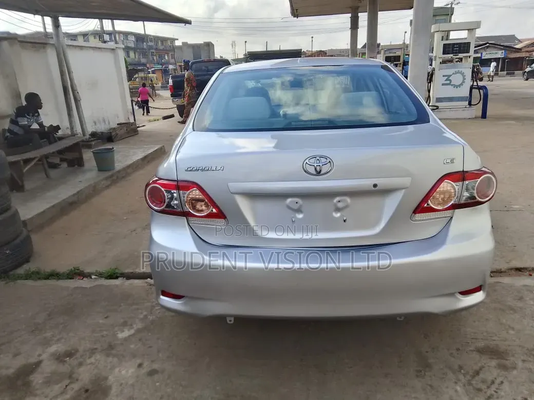 Toyota Corolla LE 4dr Sedan (1.8L 4cyl 4A) 2010 Gray