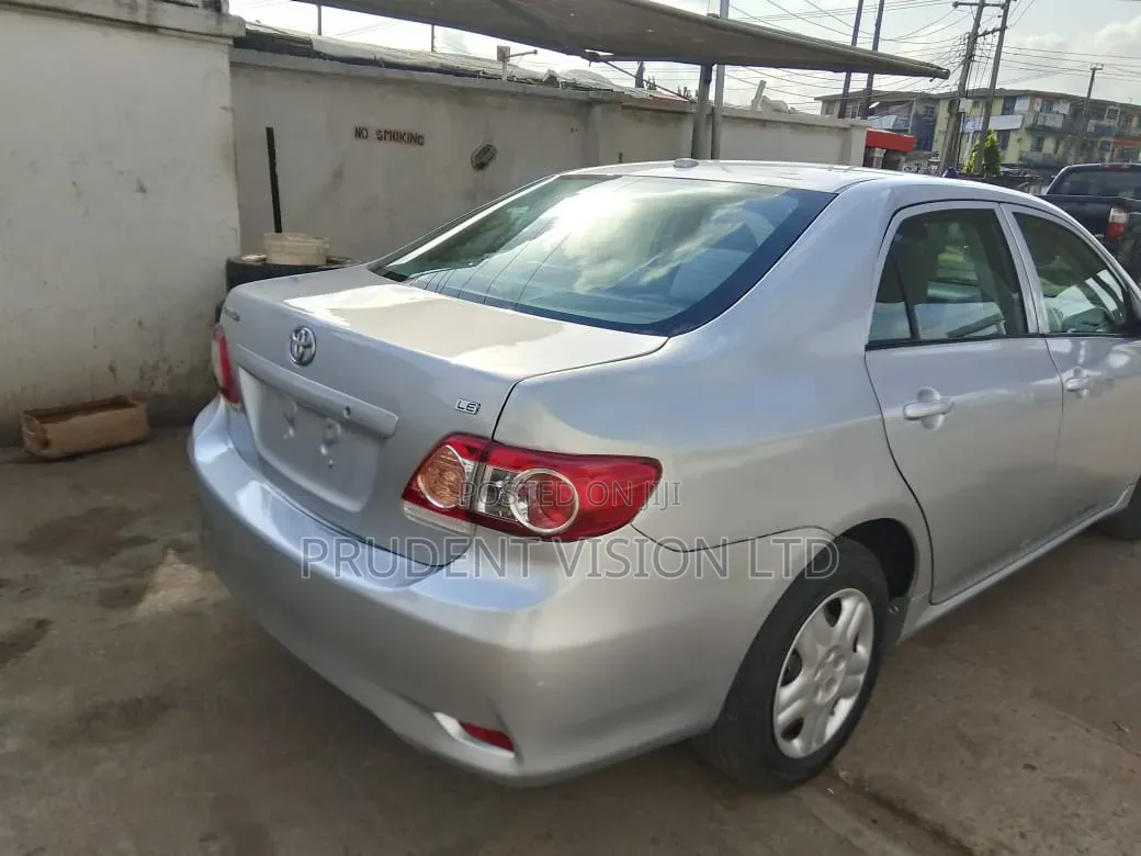 Toyota Corolla LE 4dr Sedan (1.8L 4cyl 4A) 2010 Gray