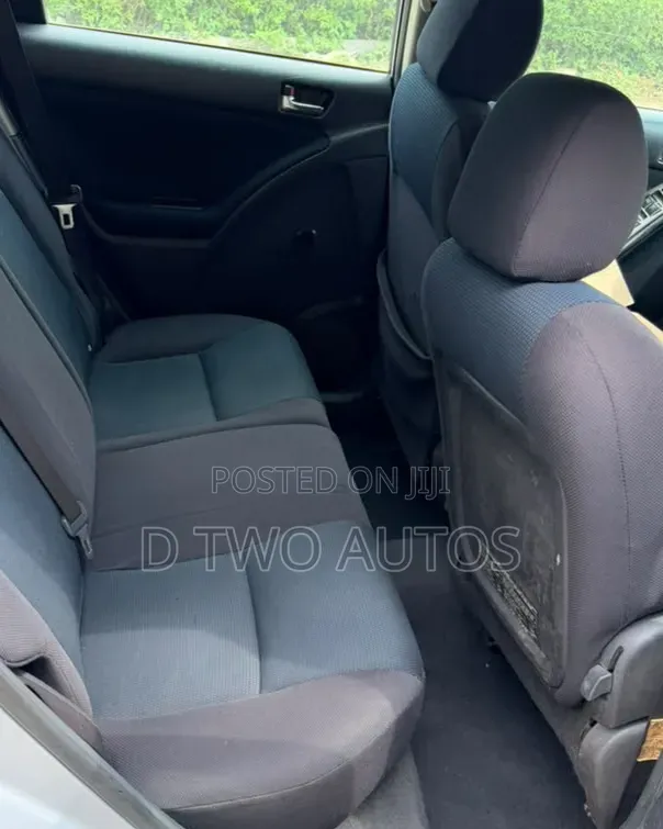 Toyota Matrix Hatchback AWD (1.8L 4cyl 4A) 2006 Silver