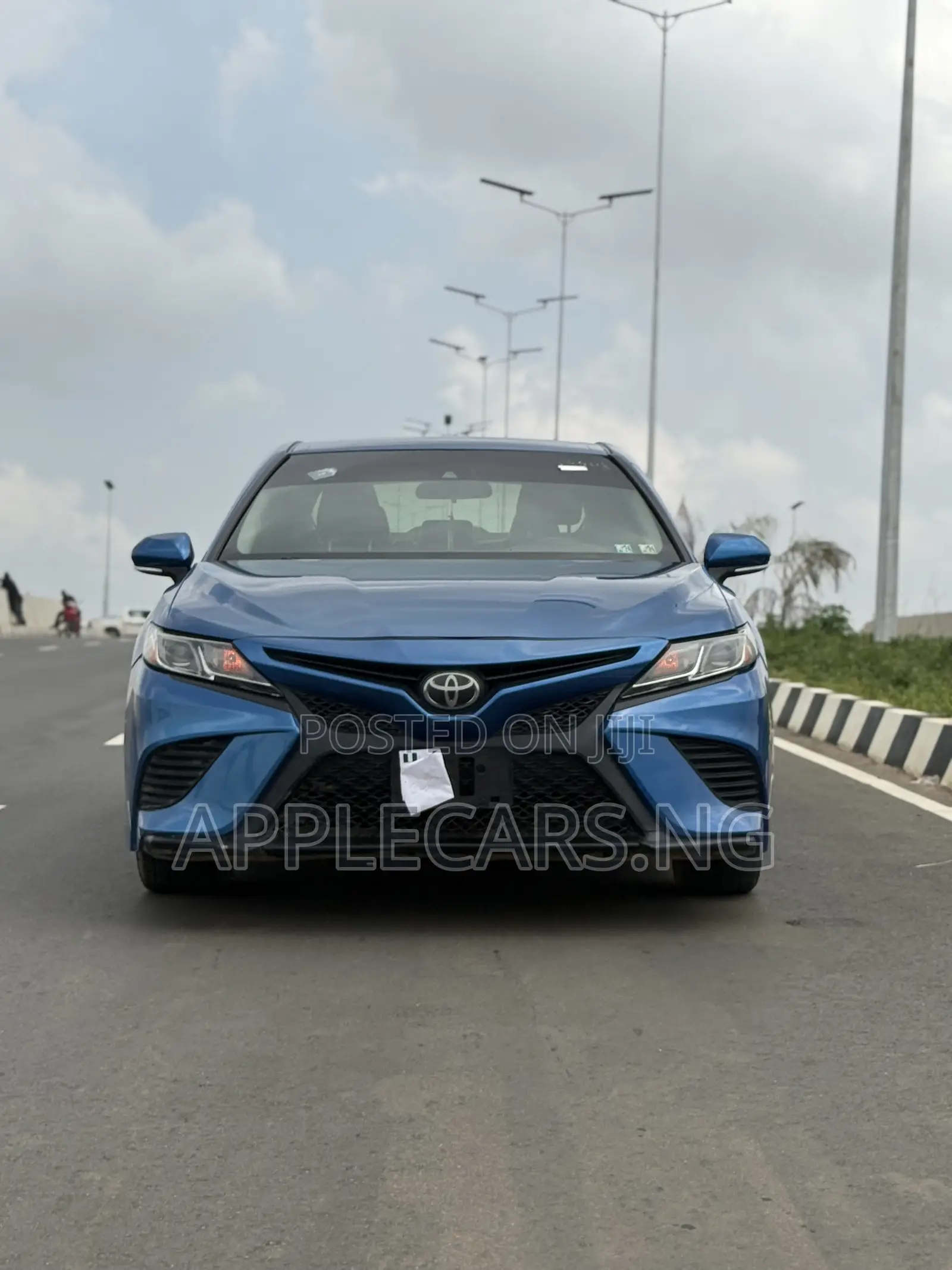 Toyota Camry SE FWD (2.5L 4cyl 8AM) 2018 Blue