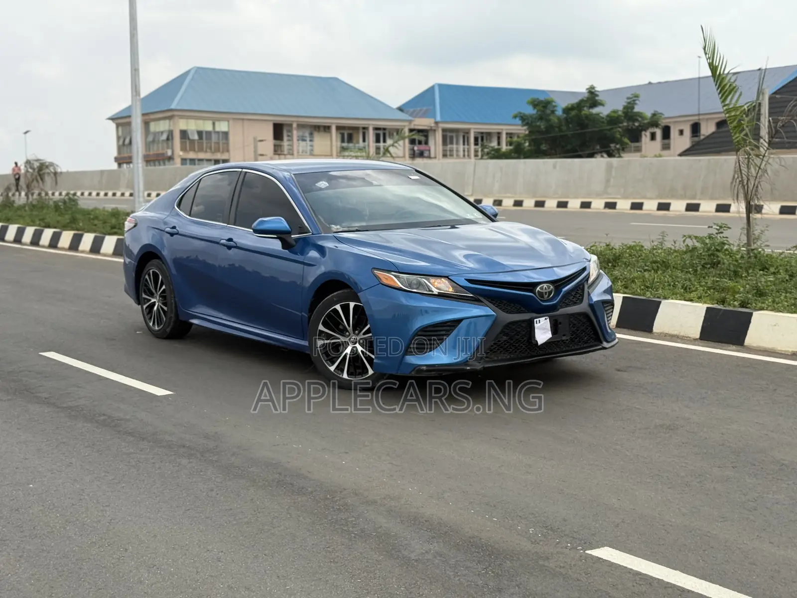 Toyota Camry SE FWD (2.5L 4cyl 8AM) 2018 Blue
