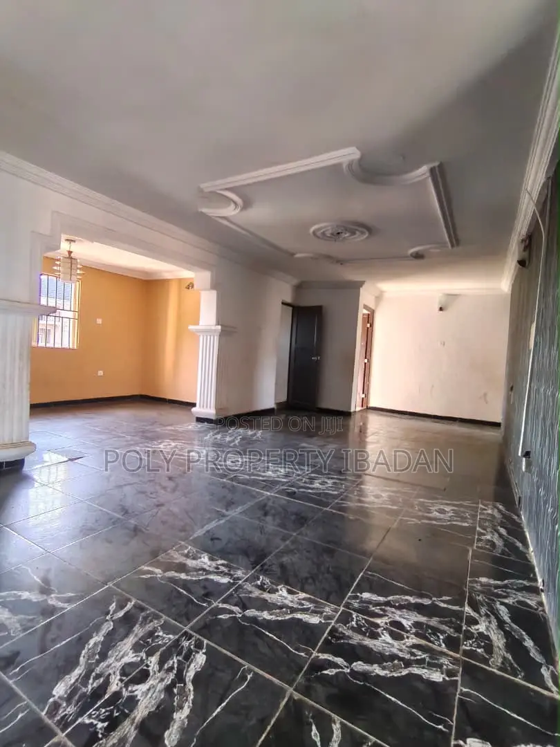 3bdrm Apartment in Olakunle, Akala Express for rent