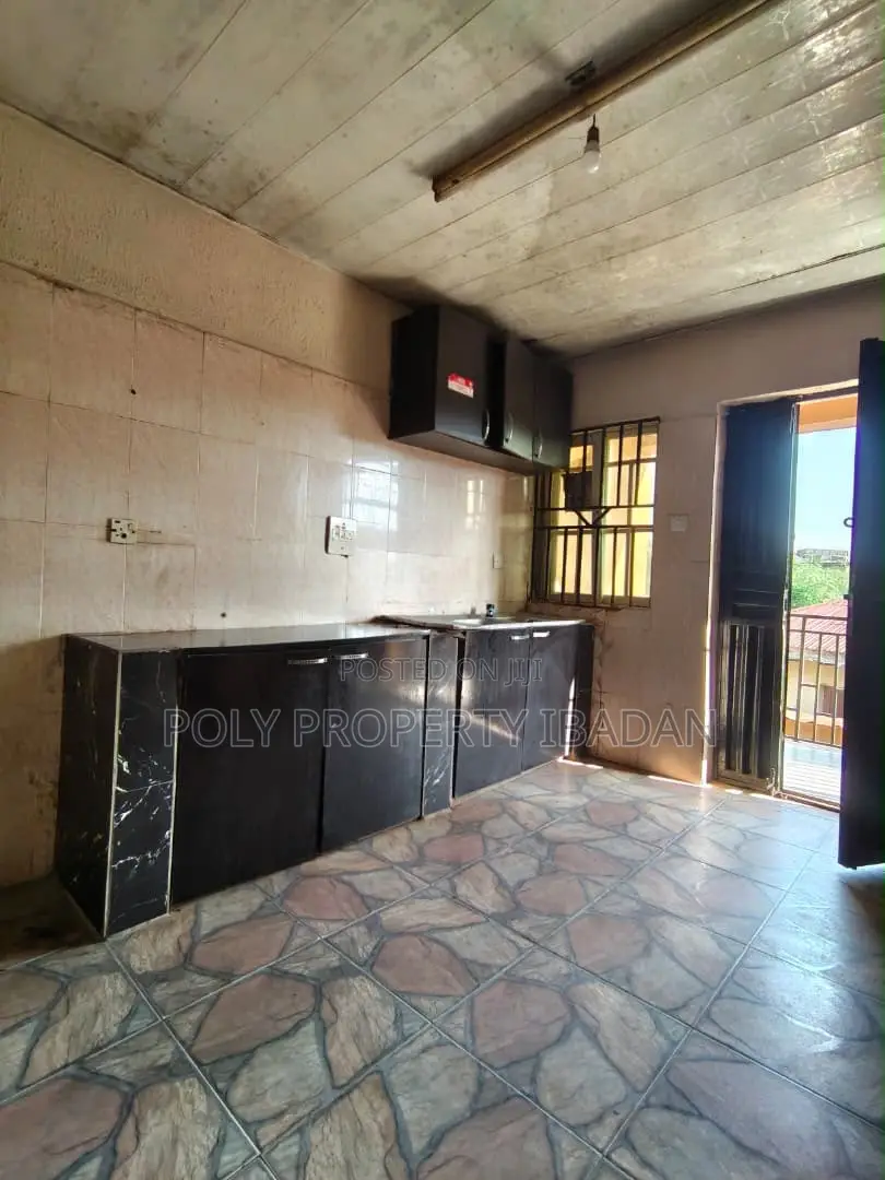 3bdrm Apartment in Olakunle, Akala Express for rent