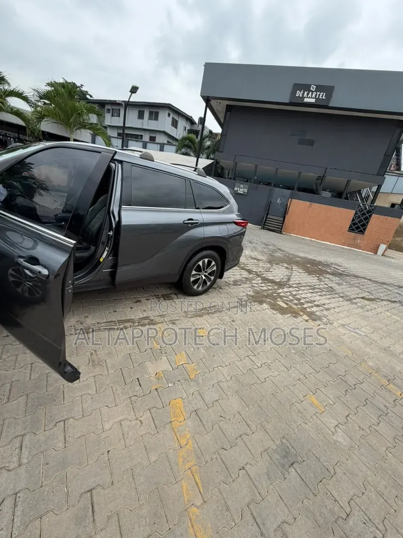Toyota Highlander XLE AWD 2020 Gray