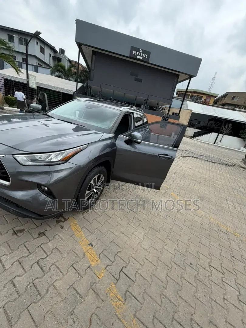 Toyota Highlander XLE AWD 2020 Gray