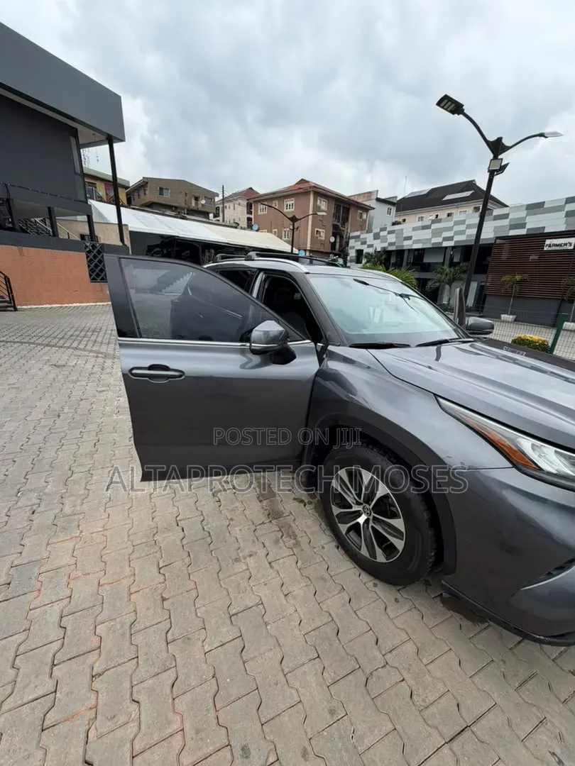 Toyota Highlander XLE AWD 2020 Gray
