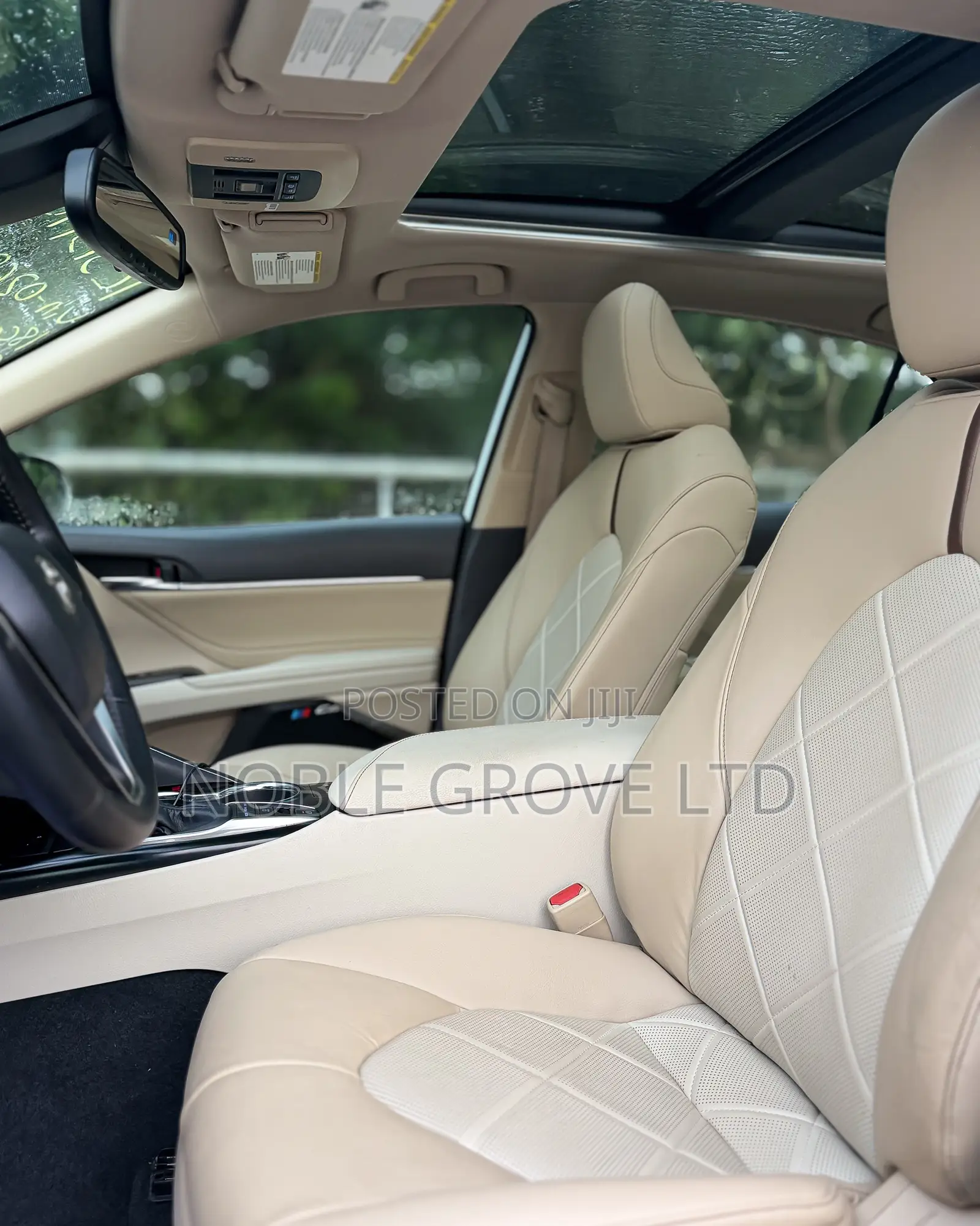 Toyota Camry XLE FWD (2.5L 4cyl 8AM) 2018 White