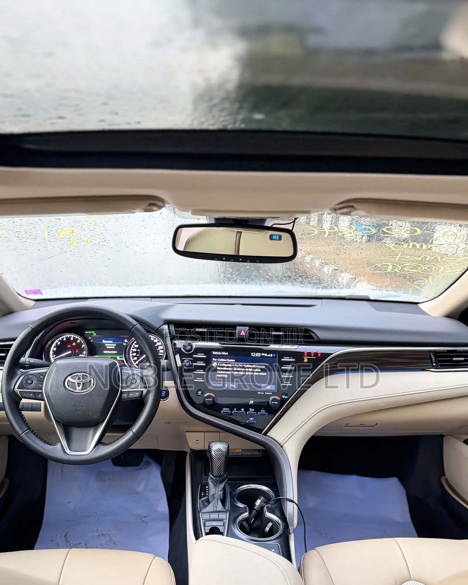 Toyota Camry XLE FWD (2.5L 4cyl 8AM) 2018 White