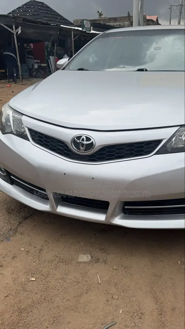 Toyota Camry SE 4dr Sedan (2.5L 4cyl 6A) 2013 Silver