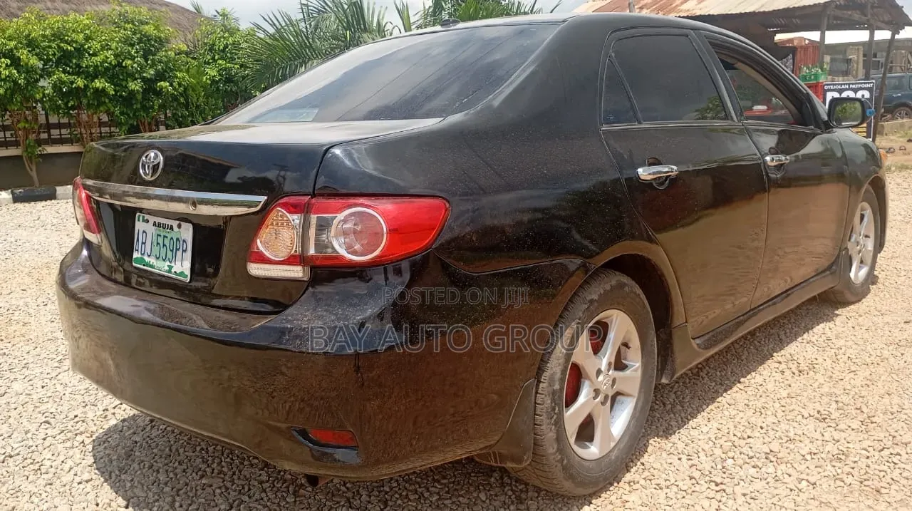 Toyota Corolla LE 4dr Sedan (1.8L 4cyl 4A) 2012 Black