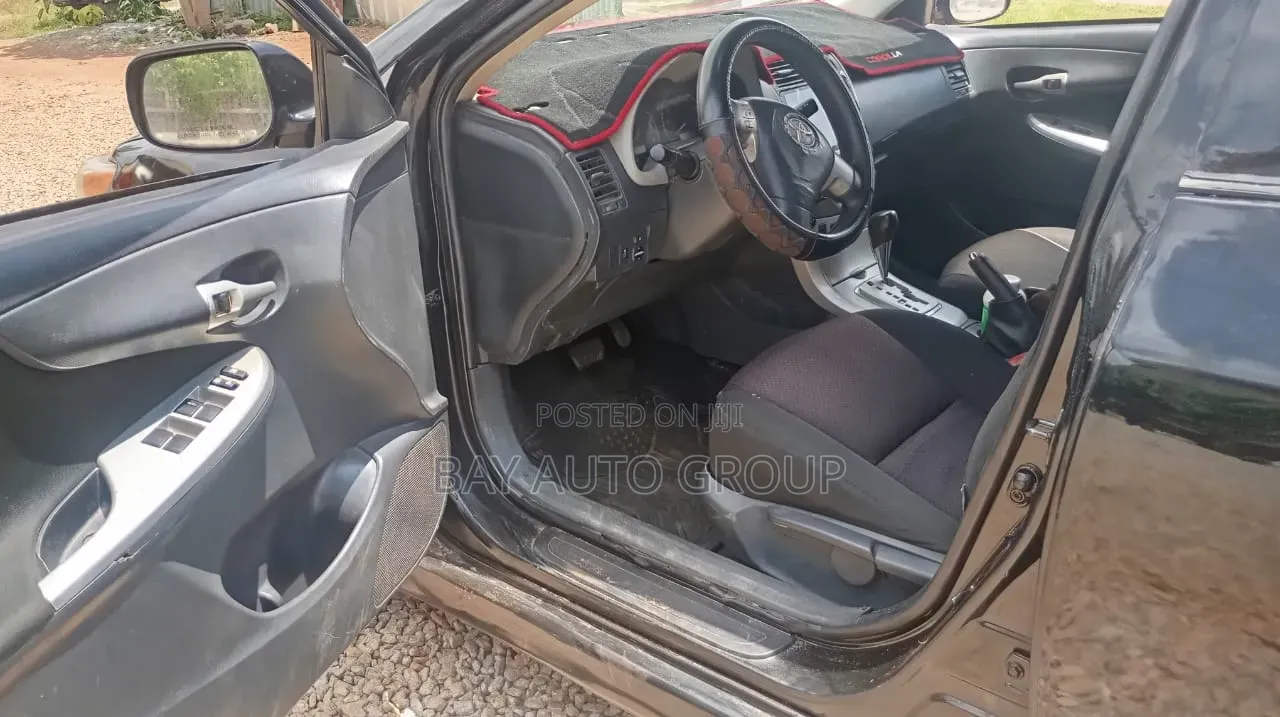 Toyota Corolla LE 4dr Sedan (1.8L 4cyl 4A) 2012 Black
