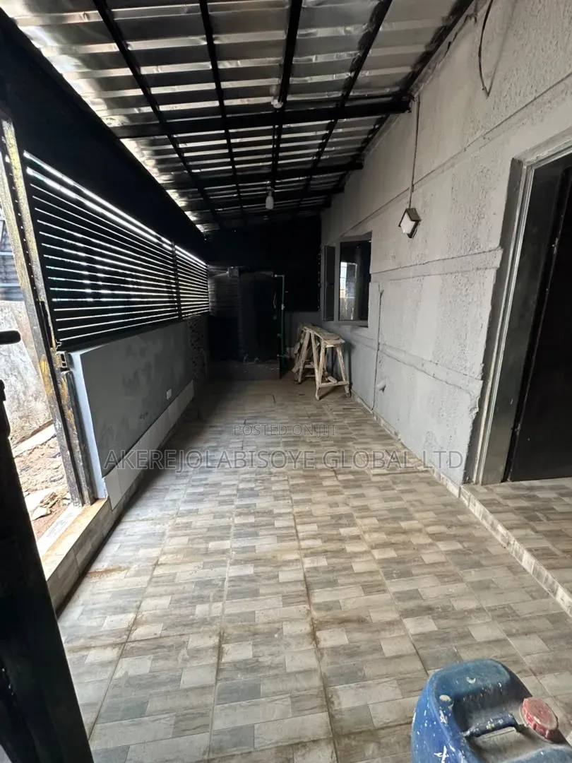 4bdrm Duplex in In An Estate for rent