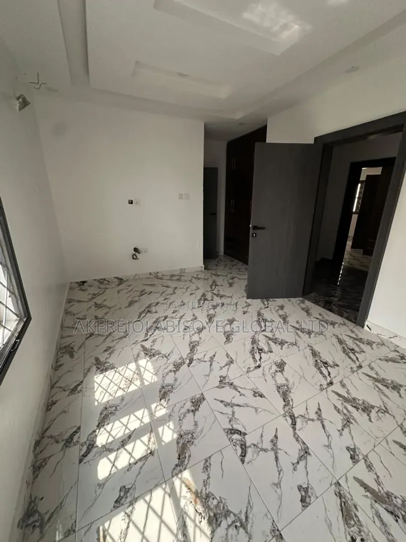 4bdrm Duplex in In An Estate for rent