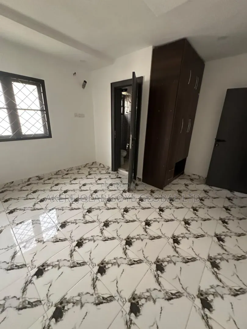 4bdrm Duplex in In An Estate for rent