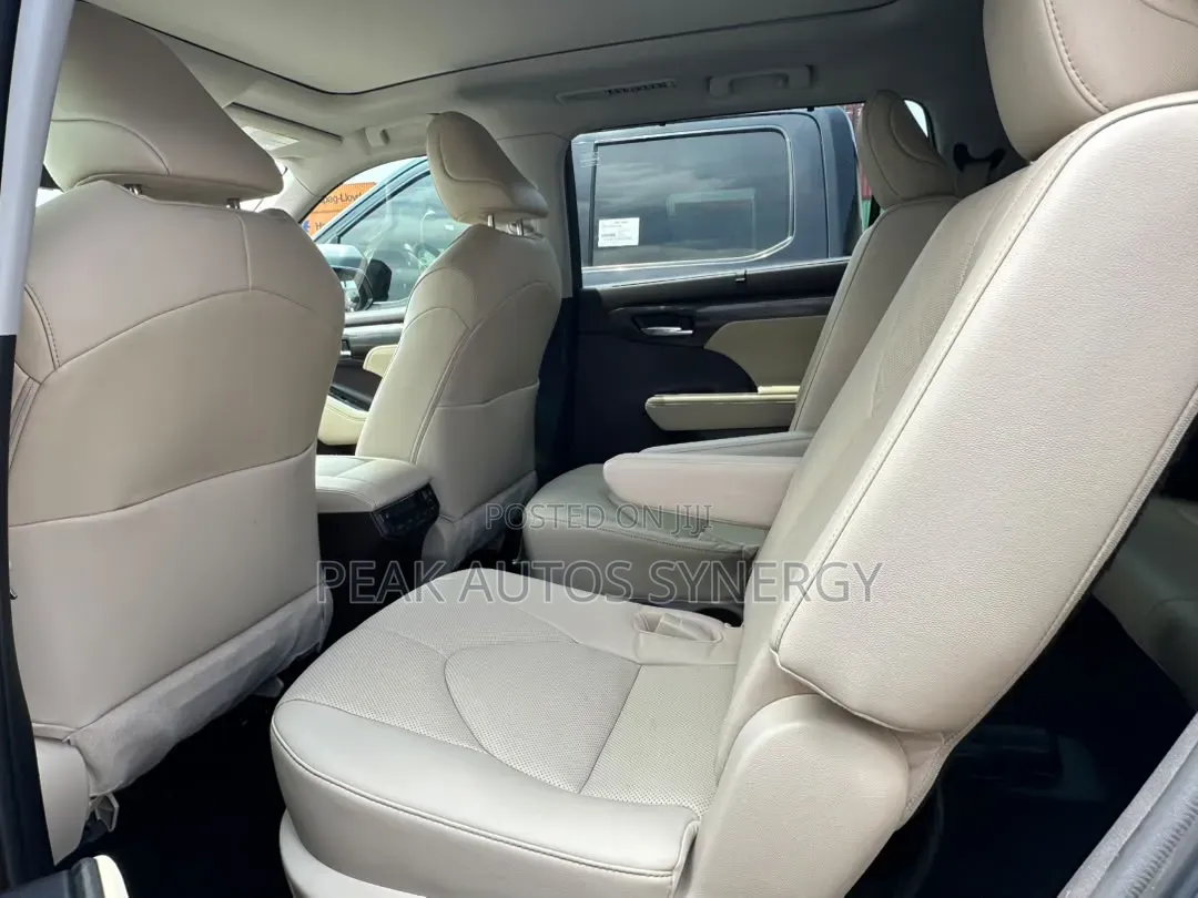 Toyota Highlander 2022 Blue