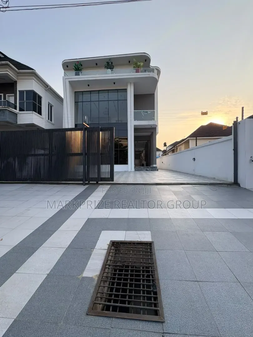 5bdrm Duplex in Chevron Toll Gate for sale
