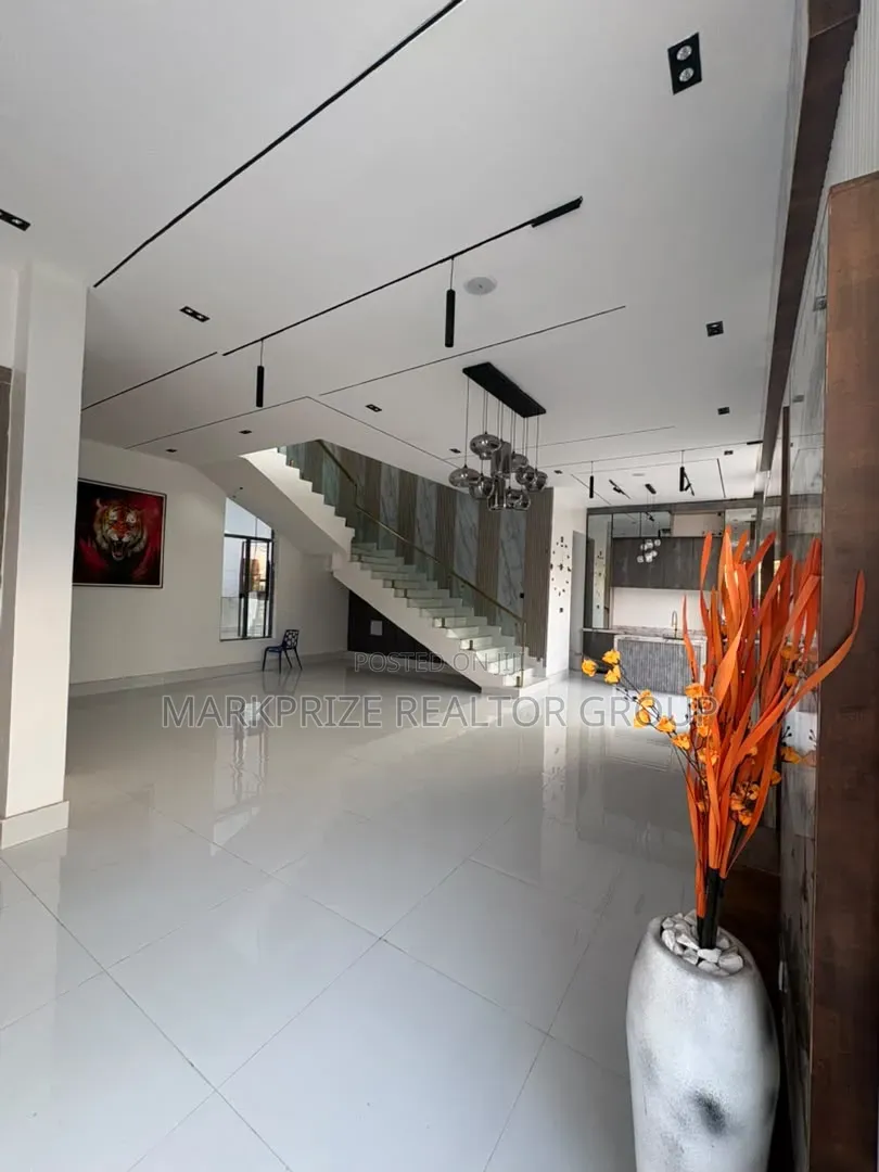 5bdrm Duplex in Chevron Toll Gate for sale