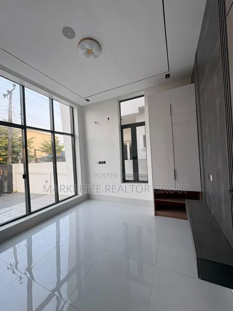 5bdrm Duplex in Chevron Toll Gate for sale