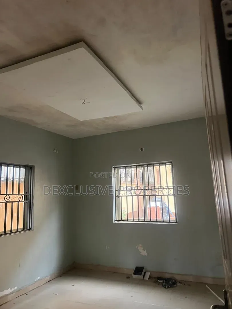 3bdrm Block of Flats in Ogunye Zone, GRA Phase 2 Shangisha for rent