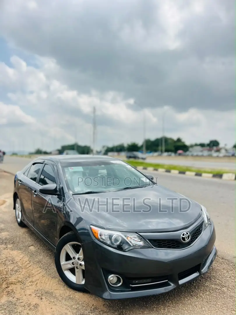 Toyota Camry SE 4dr Sedan (2.5L 4cyl 6A) 2013 Gray
