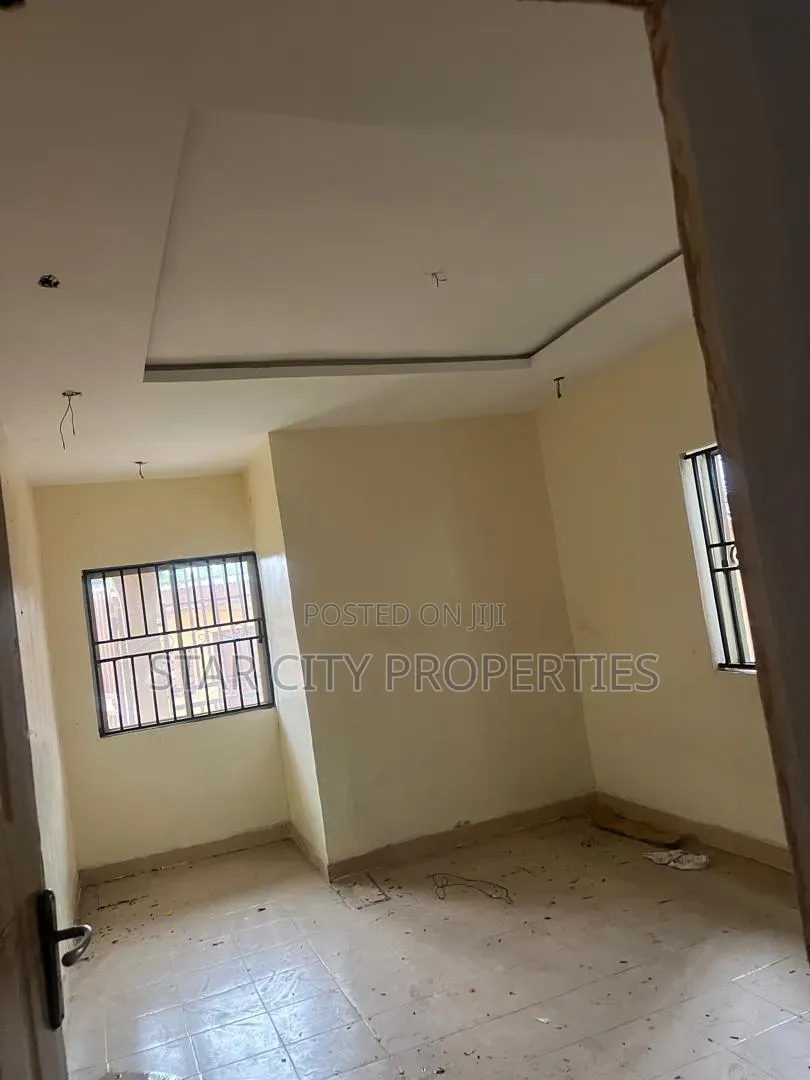 3bdrm Apartment in Magodo Phase 2 Gra for rent