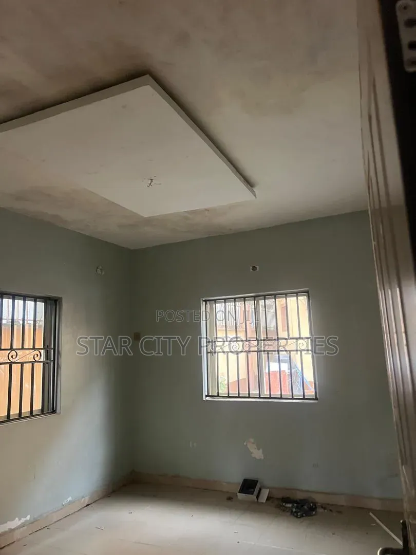 3bdrm Apartment in Magodo Phase 2 Gra for rent