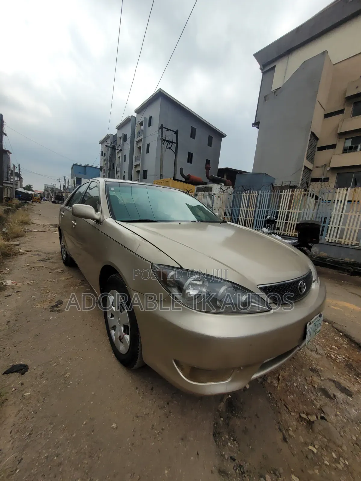 Toyota Camry LE 4dr Sedan (2.4L 4cyl 5A) 2005 Gold