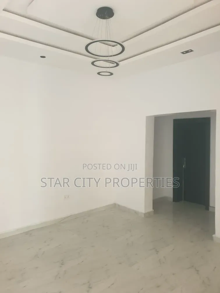 2bdrm Apartment in Magodo Phase 2 for rent