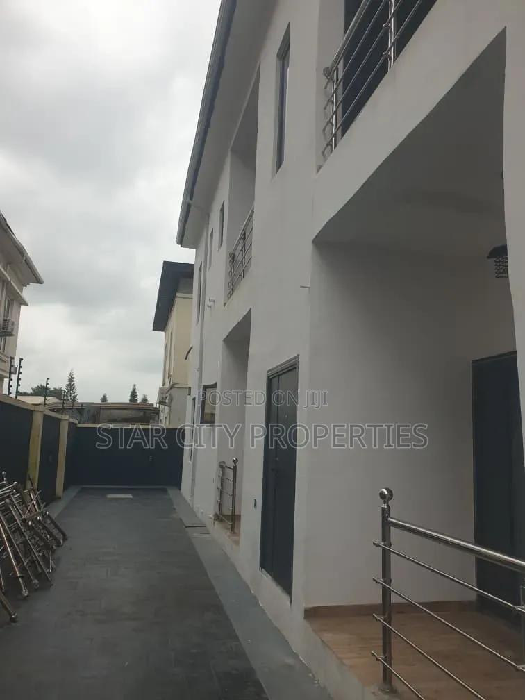 2bdrm Apartment in Magodo Phase 2 for rent