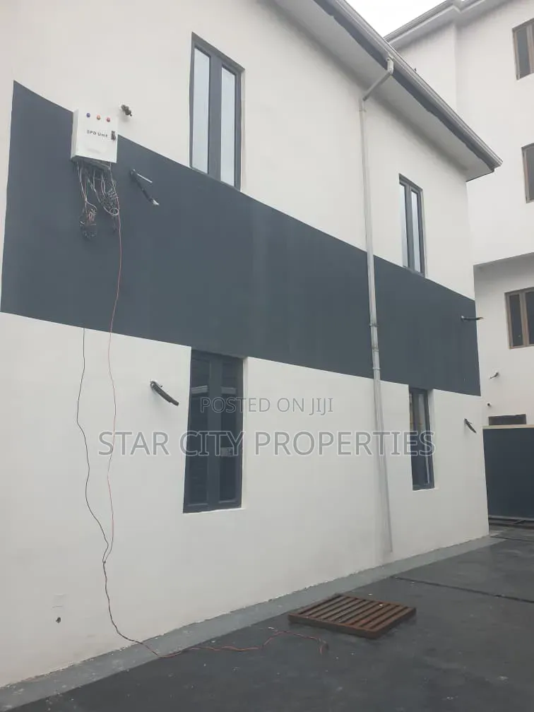 2bdrm Apartment in Magodo Phase 2 for rent