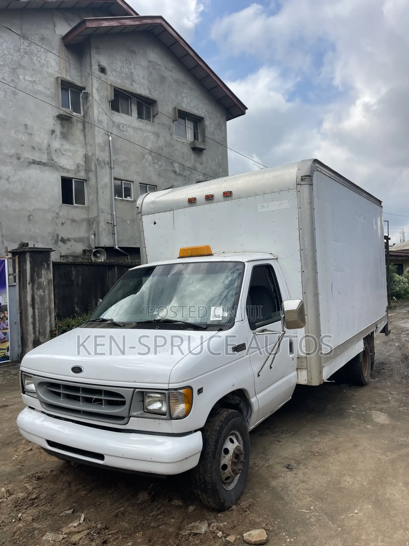 Ford E-350 Truck V8 Engine 2000 White