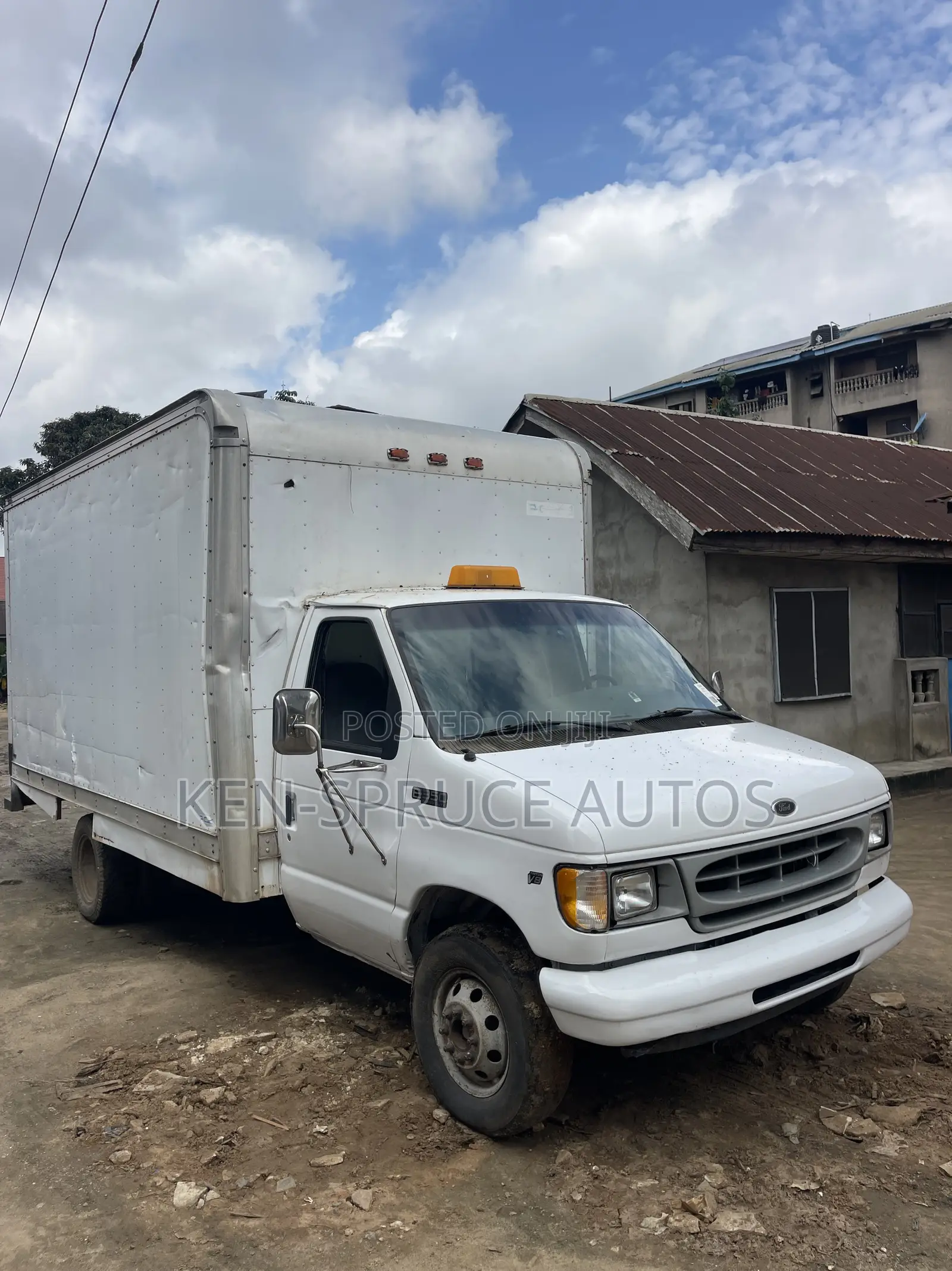 Ford E-350 Truck V8 Engine 2000 White