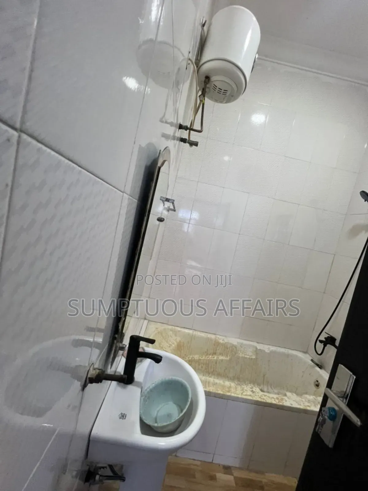 1bdrm Shared Apartment in Agungi for rent