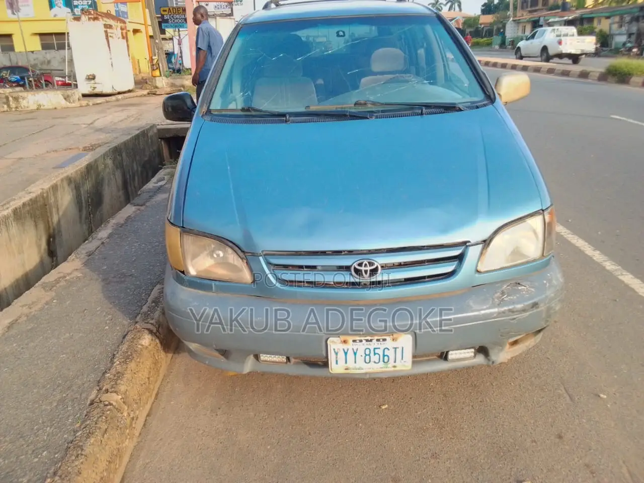Toyota Sienna LE 2002 Blue