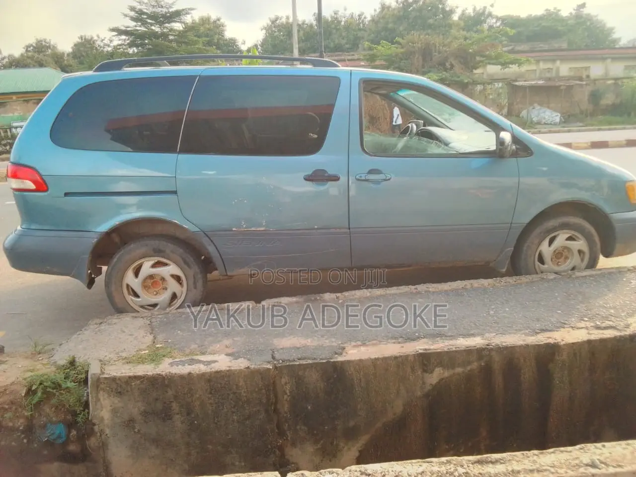 Toyota Sienna LE 2002 Blue
